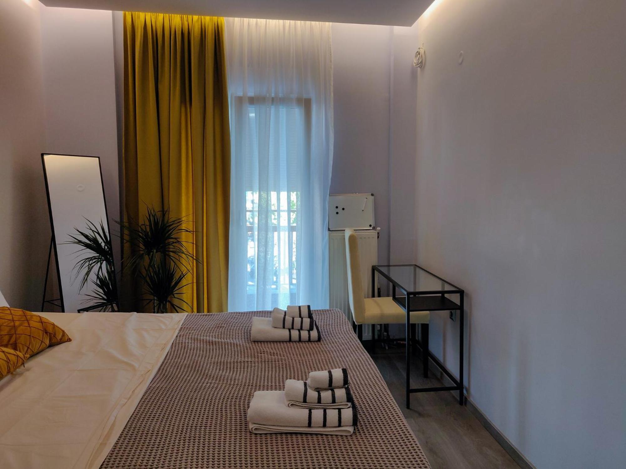 Luxury Suites With King-Sized Bed Солун Стая снимка